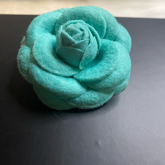 Camellia Flower Brooch Pin New Handmade Light Blue Green - Picture 2 of 3